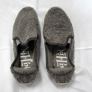 MadPaw slide on grey fleece material size 10